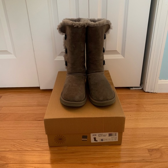 Tall Gray Bailey Button Triplet Uggs - Picture 2 of 8